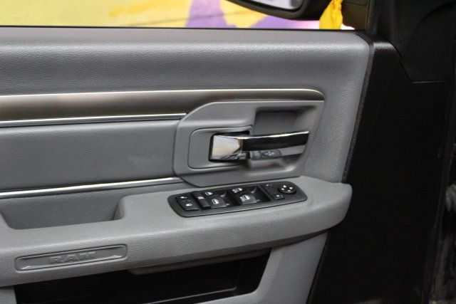 Used 2019 RAM 1500 Classic SLT AWD/4WD image 13