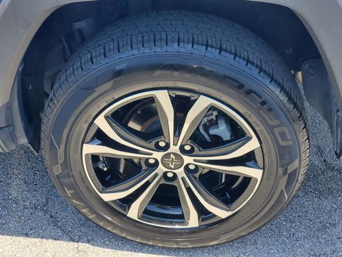 Used 2019 Toyota RAV4 LE FWD image 5