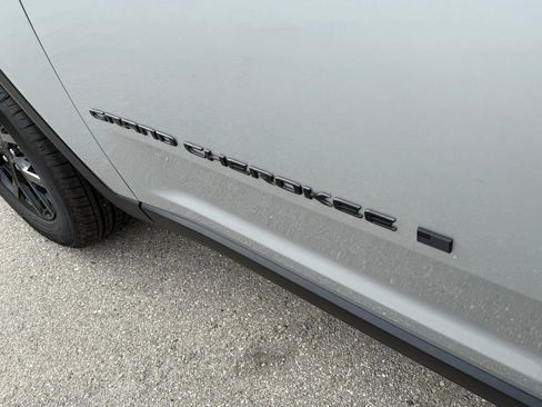 New 2025 Jeep Grand Cherokee Altitude image 29