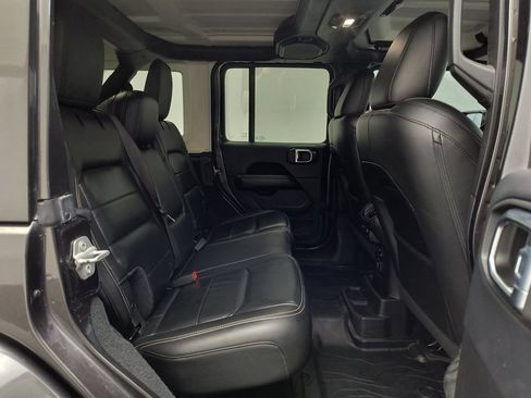 Used 2018 Jeep Wrangler Unlimited Sahara AWD/4WD image 29