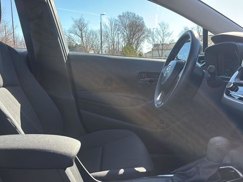 Used 2025 Toyota Corolla LE image 24