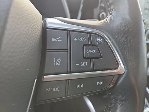 Used 2021 Toyota Highlander XLE AWD/4WD image 14