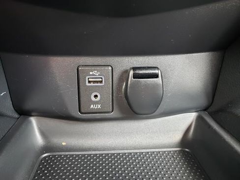 Used 2017 Nissan Rogue S AWD/4WD image 23