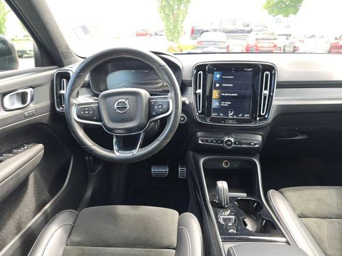Used 2021 Volvo XC40 T5 R-Design image 21