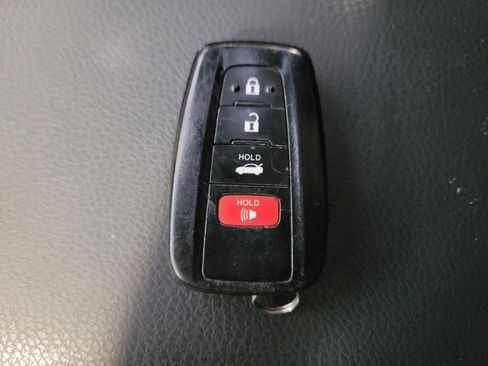 Used 2018 Toyota Camry SE w/ Convenience Package FWD image 32