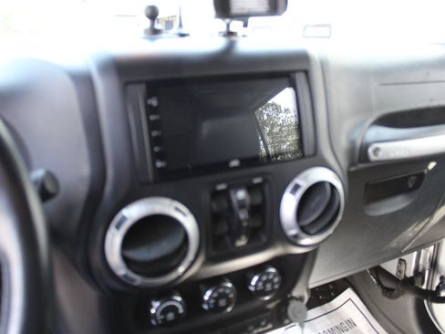 Used 2015 Jeep Wrangler Unlimited Sahara w/ Dual Top Group image 8