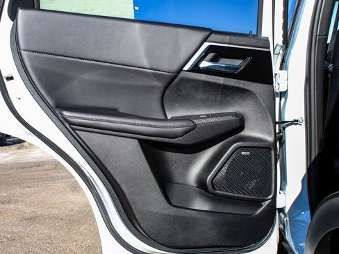 New 2026 Mitsubishi Outlander AWD image 11
