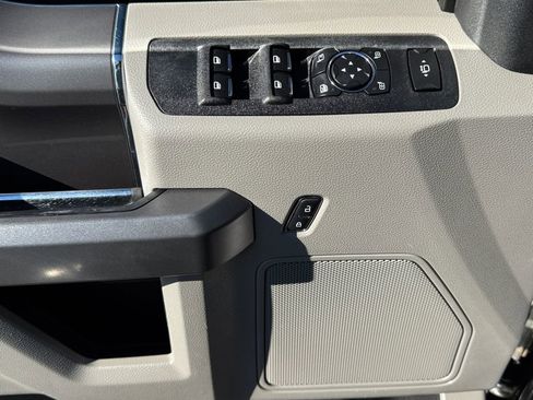 Used 2017 Ford F250 XLT w/ XLT Premium Package image 11