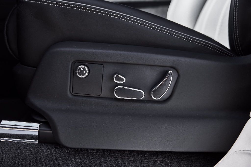 Used 2025 Bentley Bentayga AWD/4WD image 36