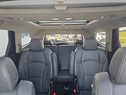 Used 2020 Buick Enclave Essence w/ Sound and Sites Package image 16