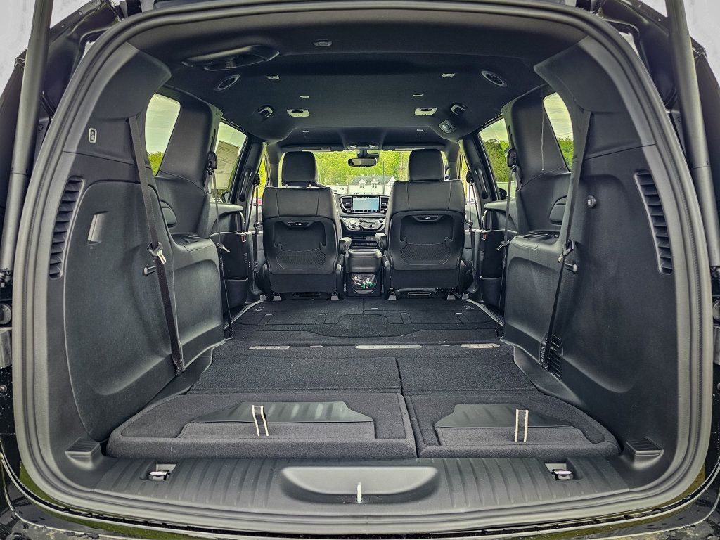 New 2027 Chrysler Pacifica Select AWD/4WD image 36
