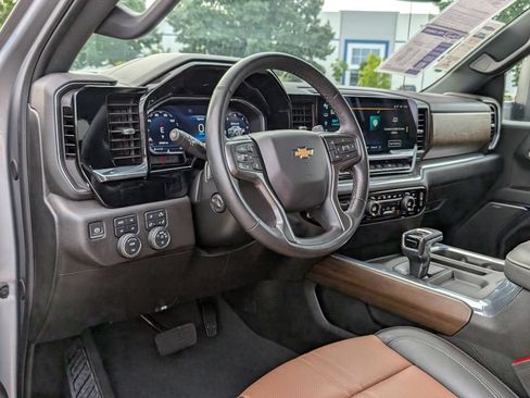 Used 2024 Chevrolet Silverado 1500 High Country w/ Max Trailering Package AWD/4WD image 4
