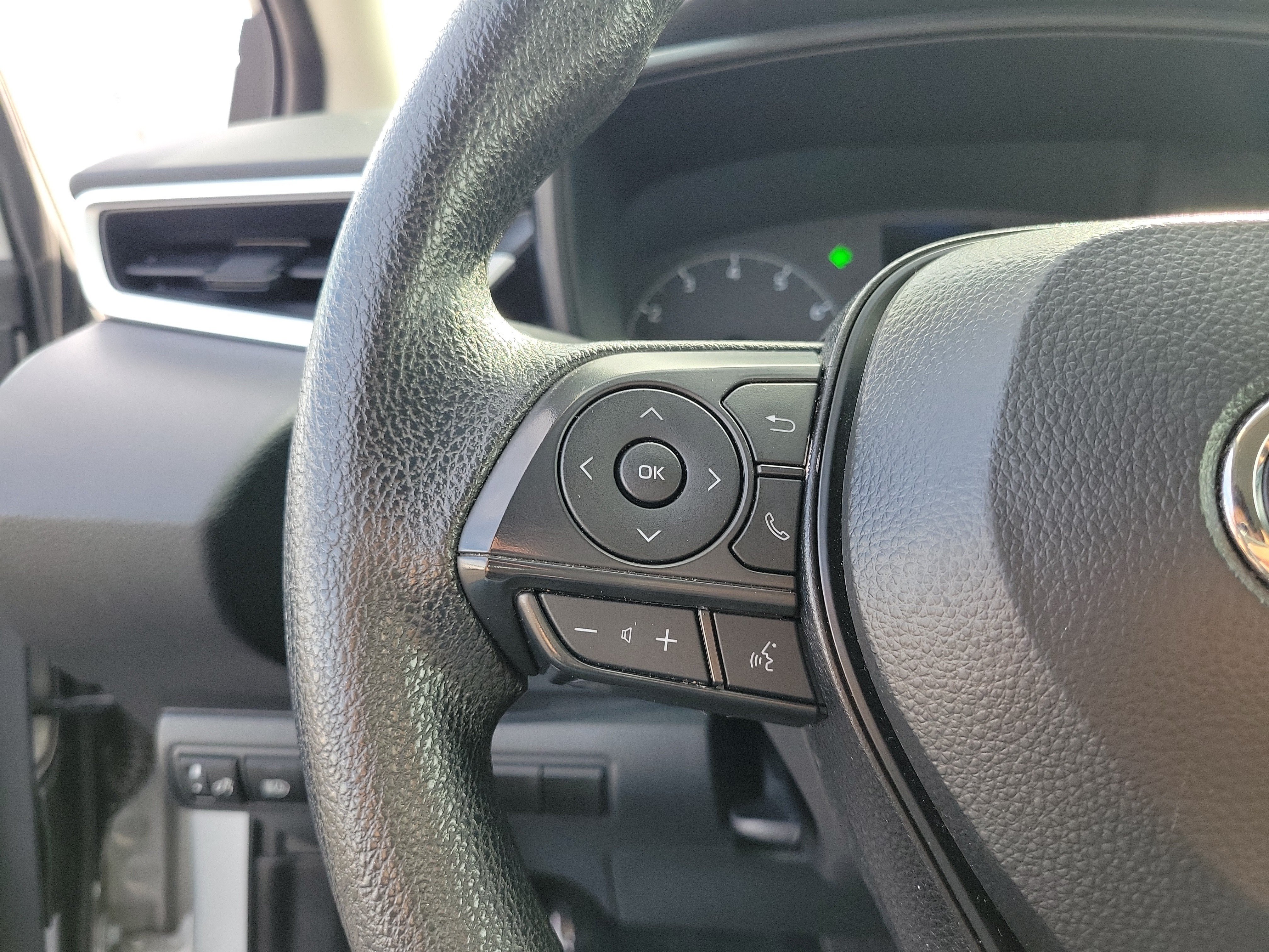 Used 2025 Toyota Corolla LE FWD image 22