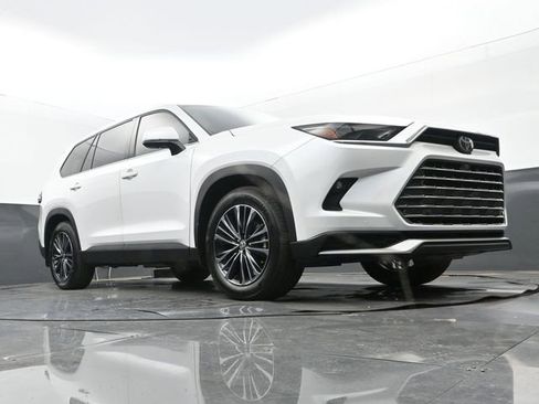 Used 2024 Toyota Grand Highlander AWD Hybrid image 27