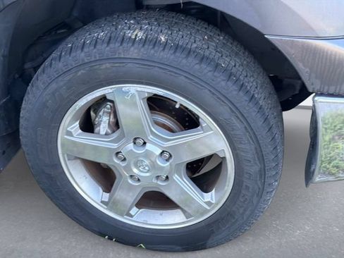 Used 2013 Toyota Tundra 4x4 Double Cab w/ SR5 Pkg image 5