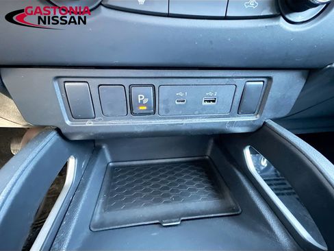 Used 2022 Nissan Frontier SV w/ Technology Package image 27