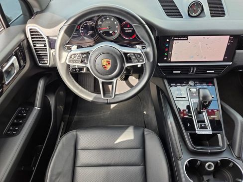Used 2022 Porsche Cayenne AWD/4WD image 12