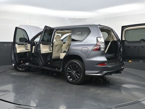 Used 2023 Lexus GX 460 Premium w/ Accessory Package AWD/4WD image 42