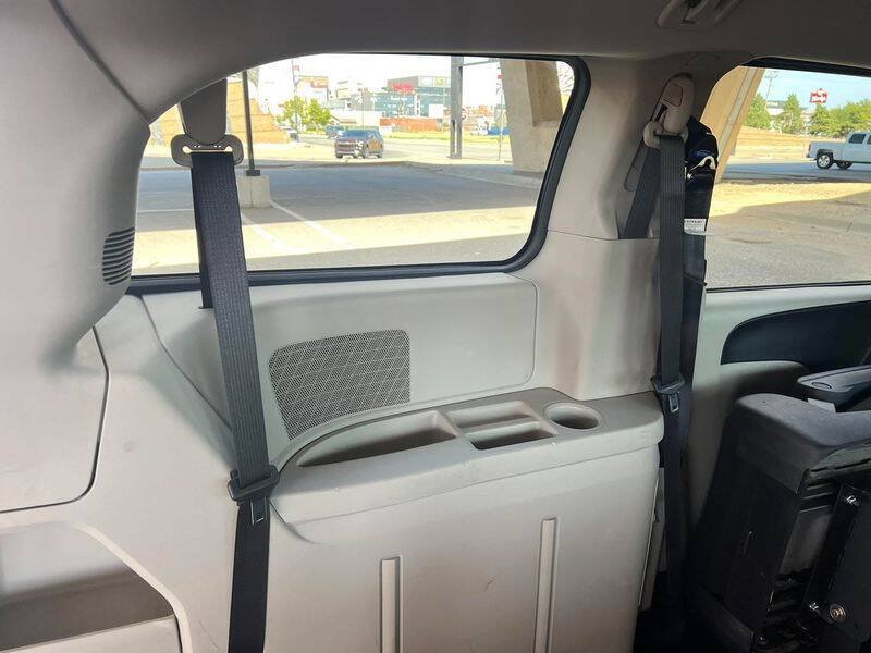 Used 2019 Dodge Grand Caravan SE w/ UConnect Hands-Free Group FWD image 39