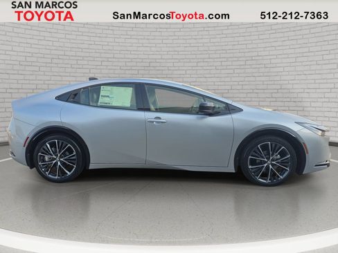 New 2027 Toyota Prius XLE FWD image 4