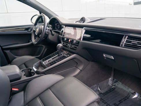 Certified 2026 Porsche Macan AWD/4WD image 25