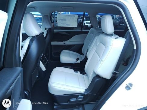 New 2026 Lincoln Aviator 2WD image 12