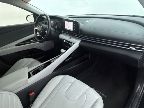 Used 2023 Hyundai Elantra Limited image 15