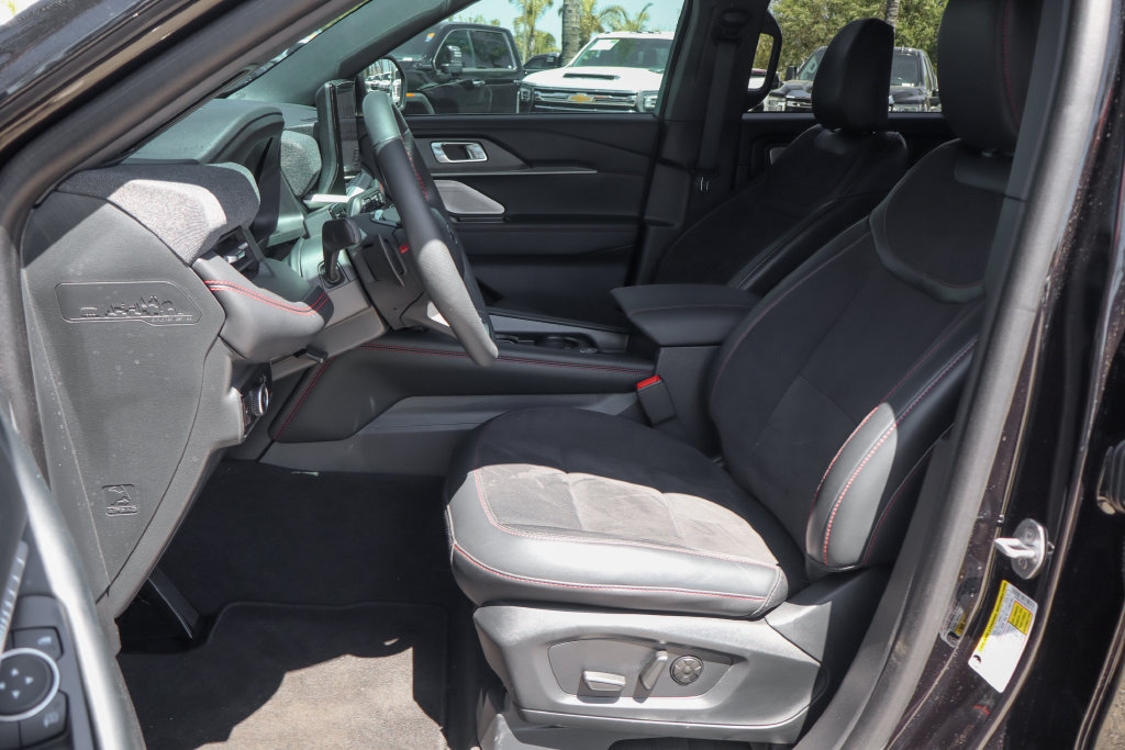 Used 2025 Ford Explorer ST w/ Sun And Sound Package AWD/4WD image 18