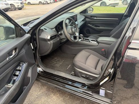 Used 2023 Nissan Altima 2.5 SV w/ SV Premium Package FWD image 10