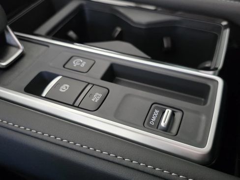 New 2026 Nissan Pathfinder SV w/ SV Premium Package FWD image 28