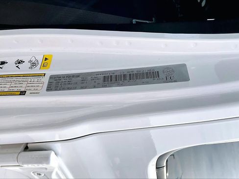 Used 2019 Jeep Wrangler Unlimited Sahara w/ Uconnect 4C Nav & Sound Group image 32