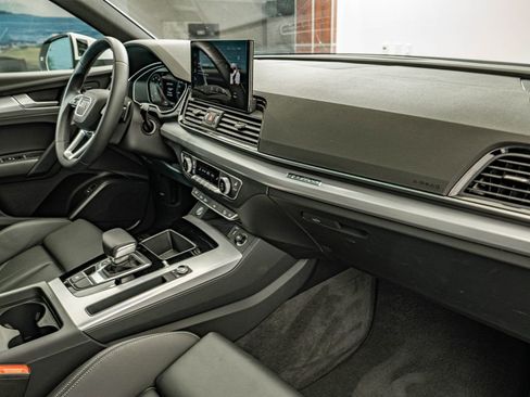 Certified 2025 Audi Q5 2.0T Premium w/ Convenience Plus Package AWD/4WD image 36