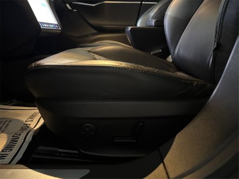 Used 2016 Tesla Model S 70 image 37
