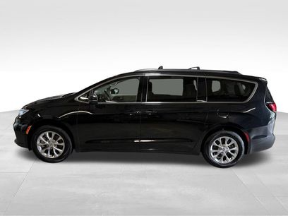 Used 2023 Chrysler Pacifica Touring-L