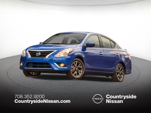 Used 2016 Nissan Versa S FWD image 1