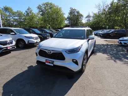 Used 2024 Toyota Highlander XLE