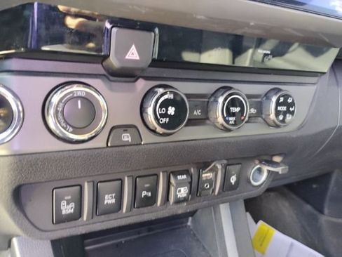 Used 2018 Toyota Tacoma TRD Sport w/ Technology Package image 16