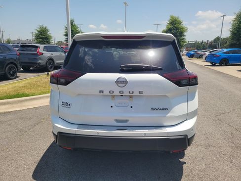 Used 2024 Nissan Rogue SV AWD/4WD image 4