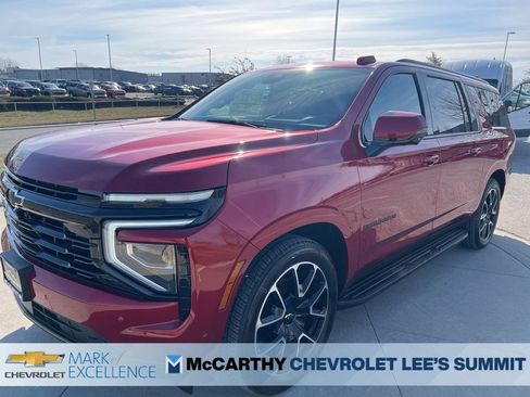 New 2026 Chevrolet Suburban RST image 4