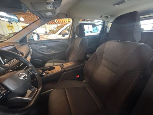 Used 2025 Nissan Rogue SV FWD image 38