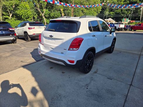 Used 2020 Chevrolet Trax LT w/ Sun & Sound Package AWD/4WD image 7