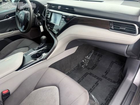 Used 2019 Toyota Camry LE w/ Carpet Mat Package image 28