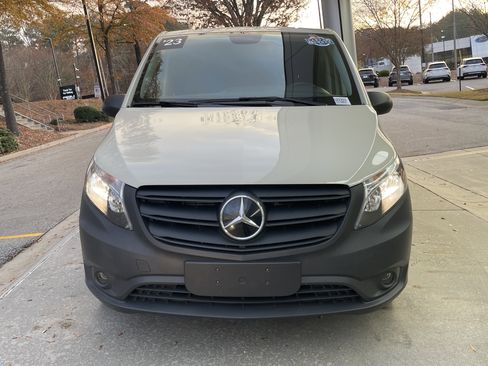 Used 2023 Mercedes-Benz Metris image 3