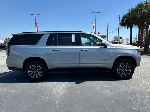 Used 2023 Chevrolet Suburban Z71 w/ Luxury Package AWD/4WD image 2
