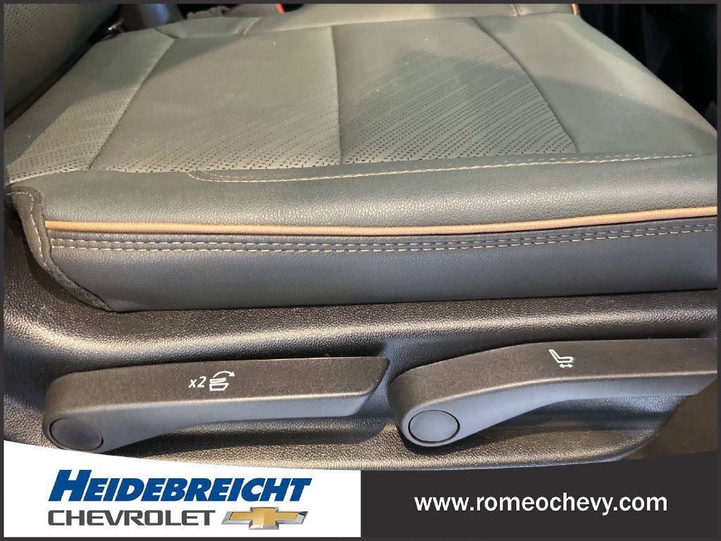 Used 2025 GMC Yukon AT4 w/ AT4 Premium Plus Package AWD/4WD image 36