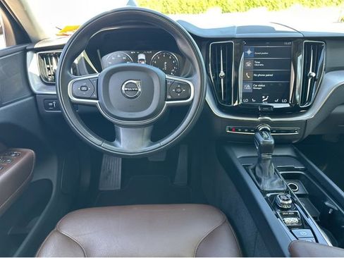 Used 2020 Volvo XC60 T5 Momentum w/ Protection Package Premier FWD image 5
