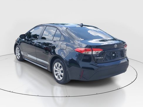 Used 2025 Toyota Corolla LE FWD image 5