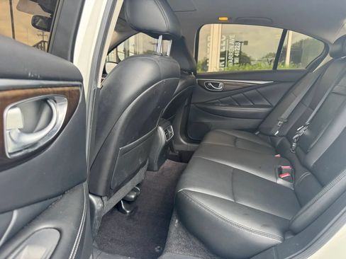 Used 2019 INFINITI Q50 Luxe w/ Essential Package (3.0T Luxe) AWD/4WD image 5