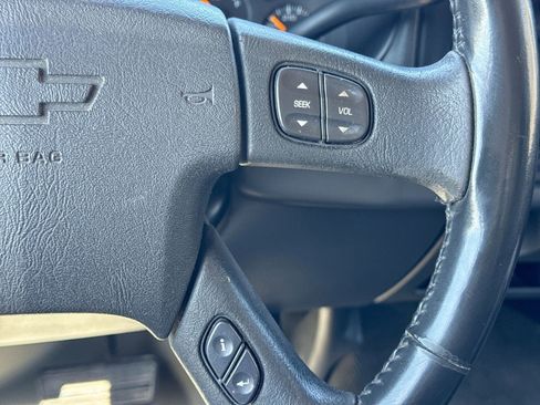 Used 2005 Chevrolet Silverado 2500 LS w/ Heavy-Duty Power Package AWD/4WD image 25