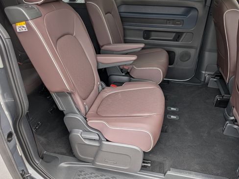 Used 2025 Volkswagen ID. Buzz Pro S Plus RWD image 19